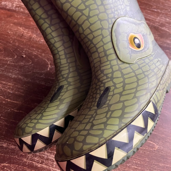 Crocodile-Themed Kids Rain Boots - Olive - Picture 2 of 6